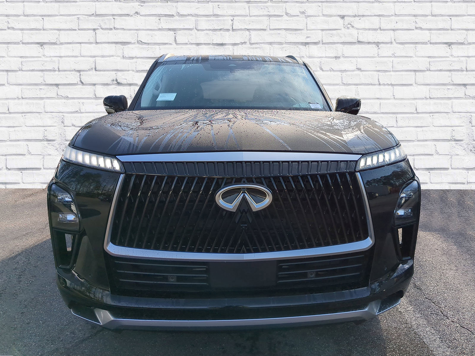 2025 Infiniti QX80 Luxe photo 2