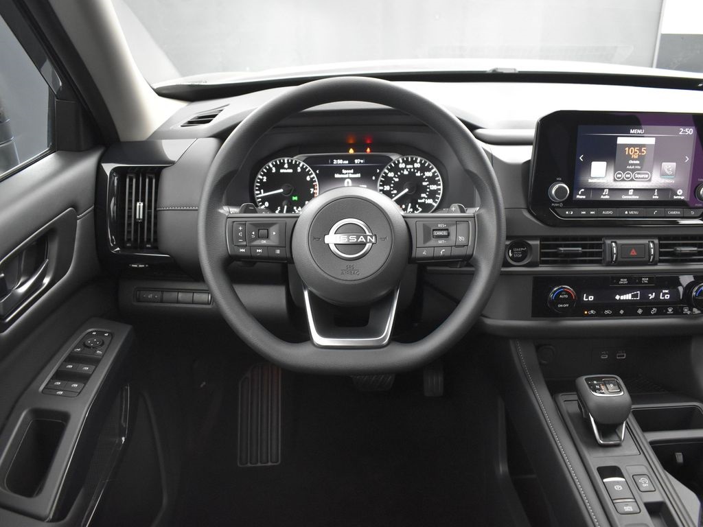 2025 Nissan Pathfinder S photo 13