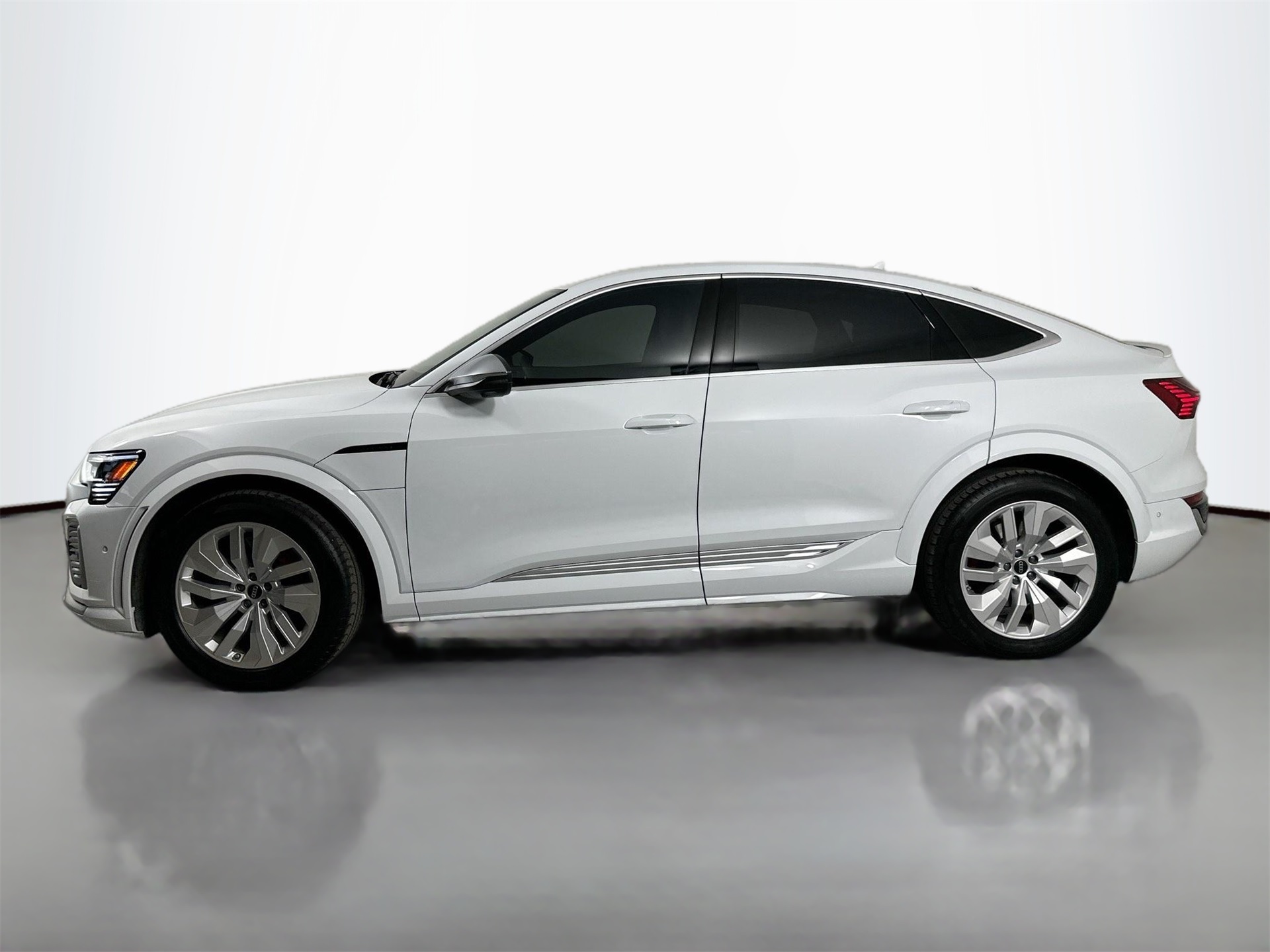 Used 2024 Audi SQ8 Sportback e-tron Prestige with VIN WA1DCBGE0RB044498 for sale in Fort Worth, TX