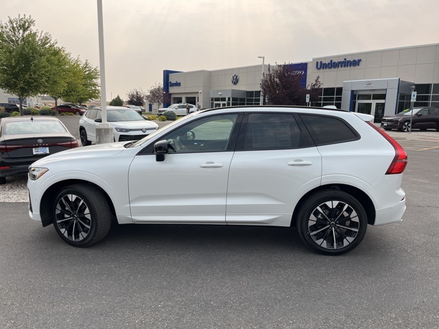 2026 Volvo XC60 B5 Plus photo 2