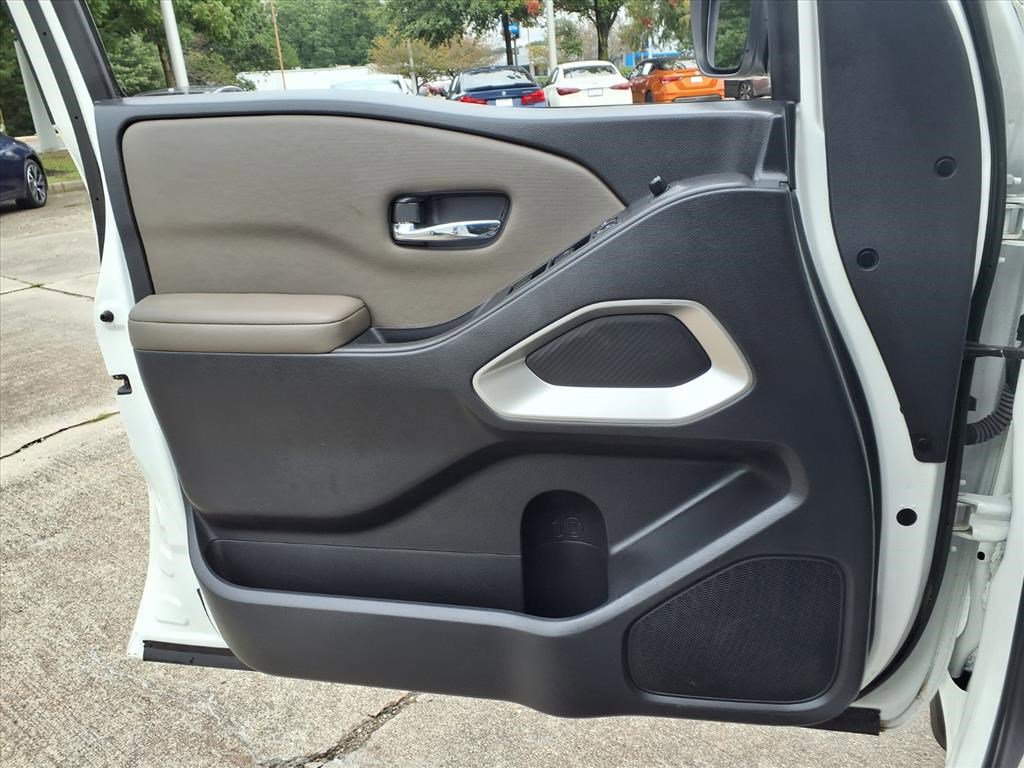 2022 Nissan Frontier Crew Cab SV photo 15
