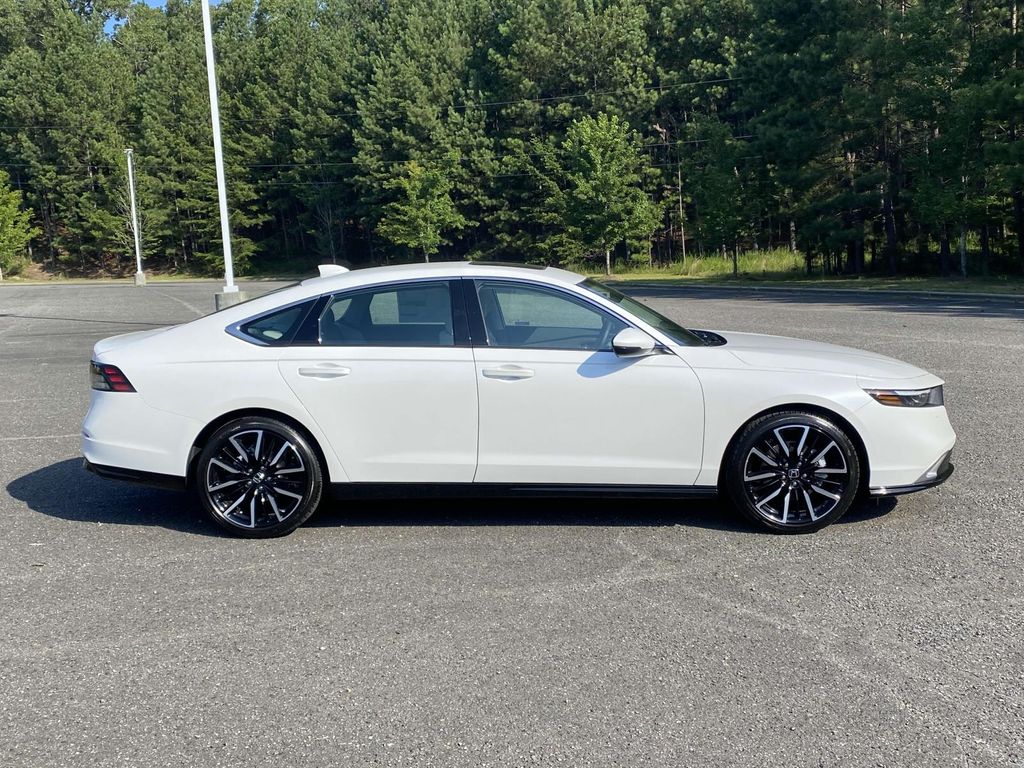 2025 Honda Accord Hybrid Touring photo 2