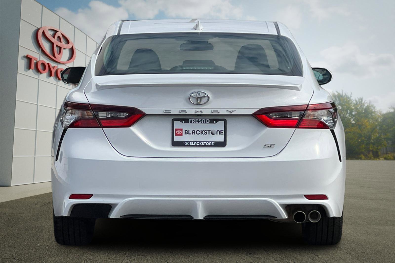 2023 Toyota Camry SE photo 3
