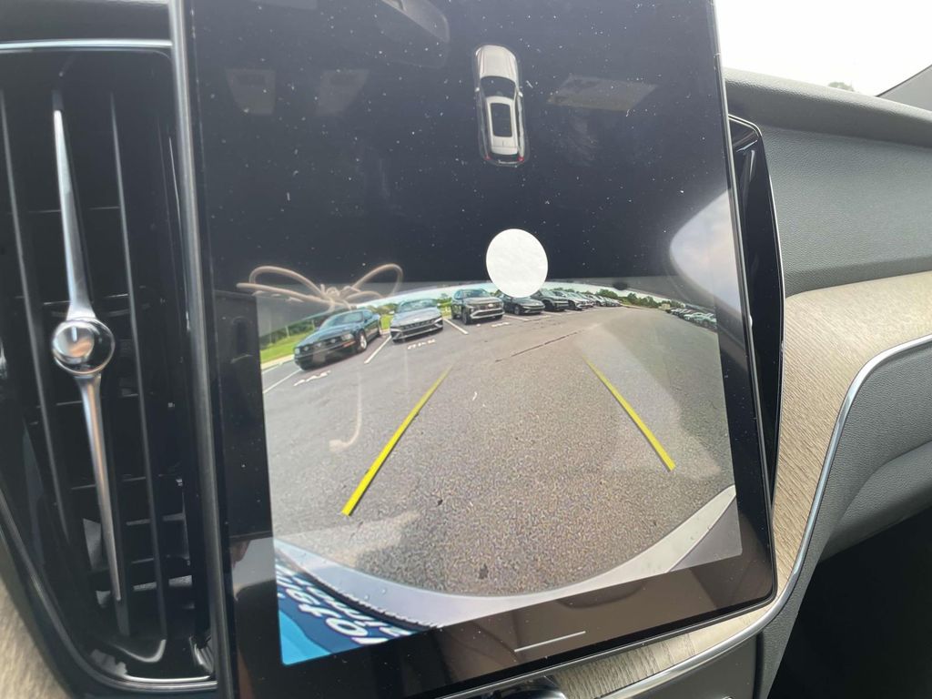 2026 Volvo XC60 B5 Core photo 19