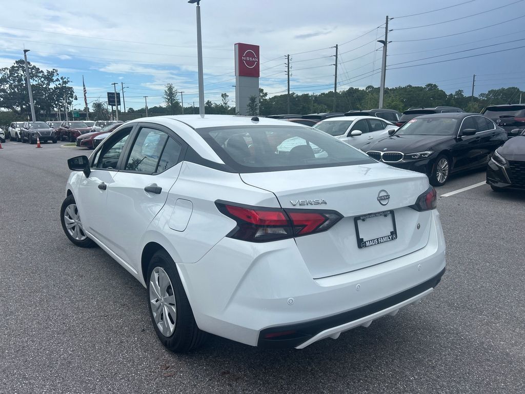 2025 Nissan Versa 1.6 S photo 3