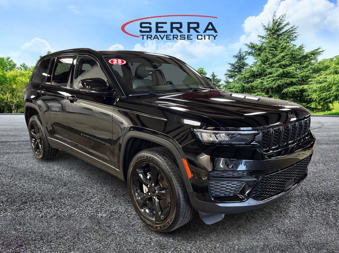 2023 Jeep Grand Cherokee Altitude photo 2