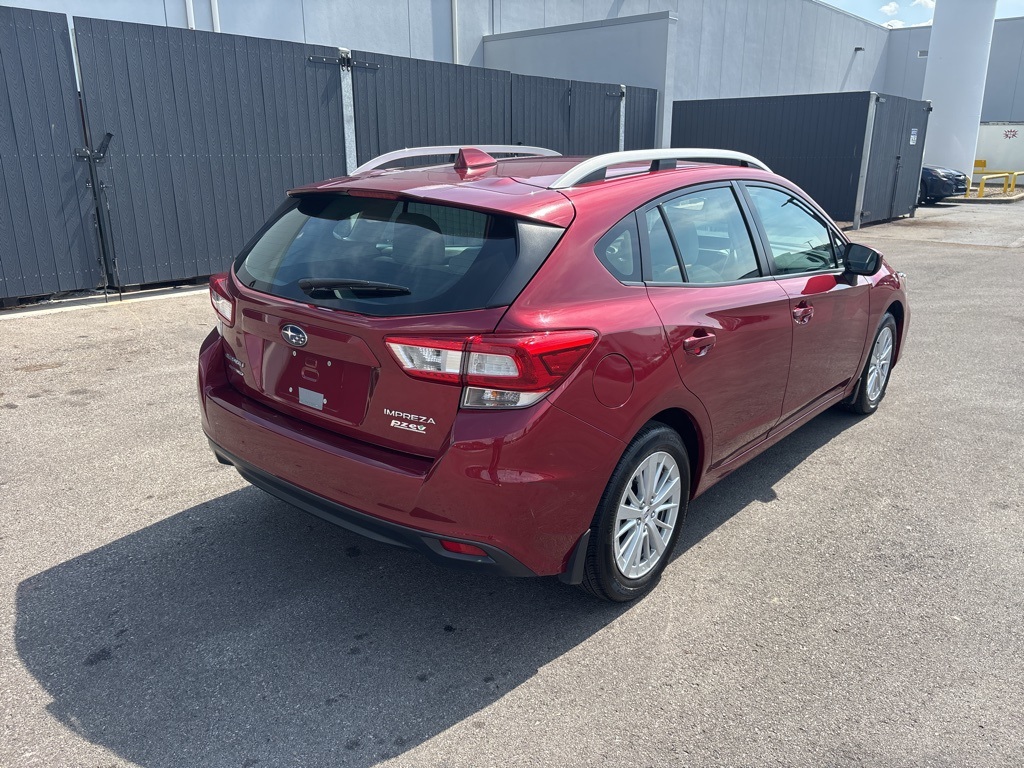 2017 Subaru Impreza 2.0i Premium photo 3