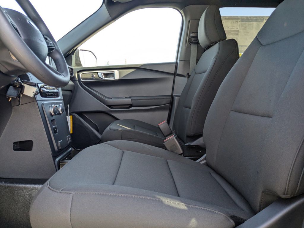 2025 Ford Explorer photo 9
