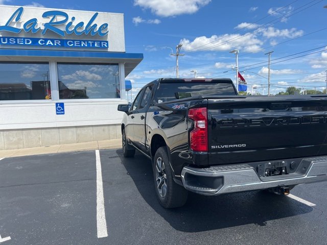 2024 Chevrolet Silverado 1500 LT photo 3