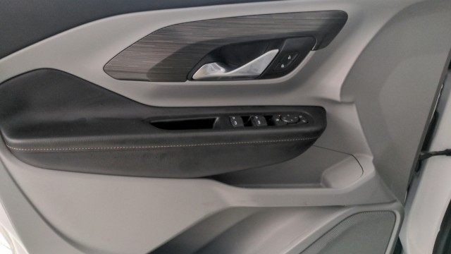 Used 2020  GMC SLT image 25