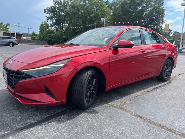 2021 Hyundai Elantra SEL photo 3