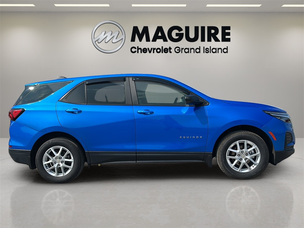 2024 Chevrolet Equinox LS photo 2