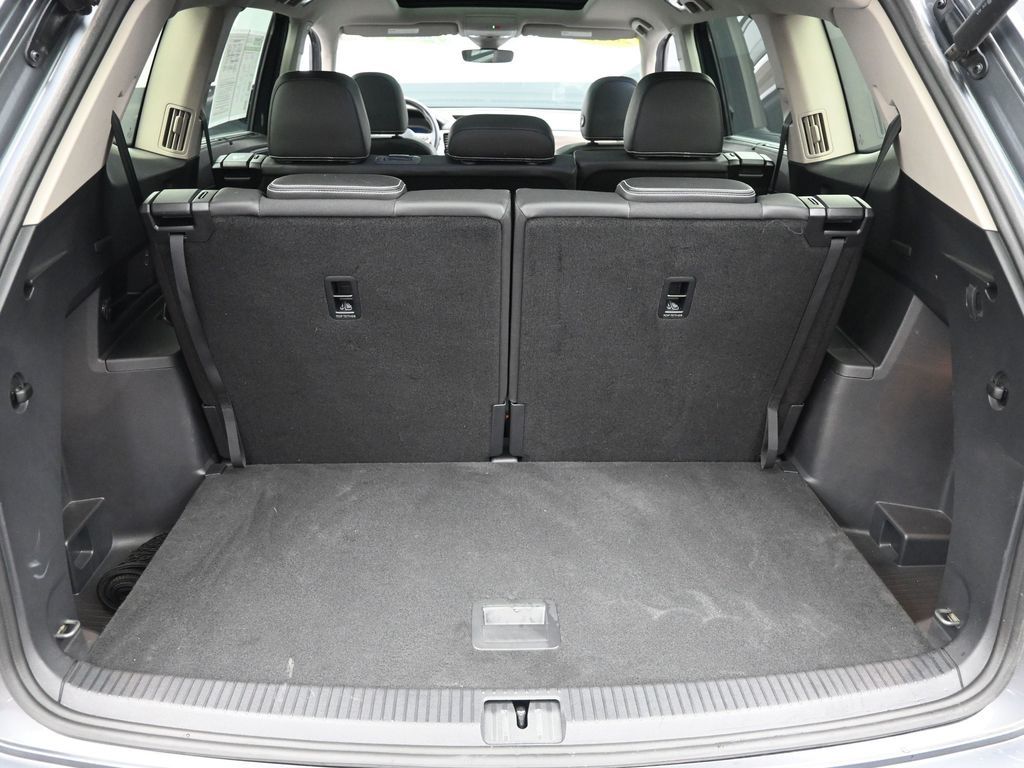 2023 Volkswagen Atlas SEL photo 4