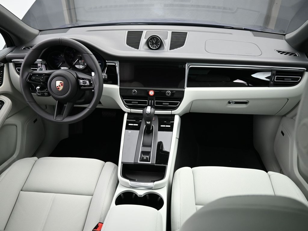 2026 Porsche Macan T photo 19
