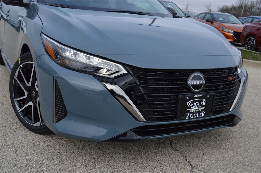 2025 Nissan Sentra SR photo 2