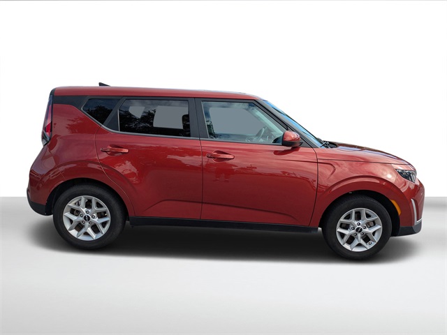 2024 Kia Soul LX photo 2