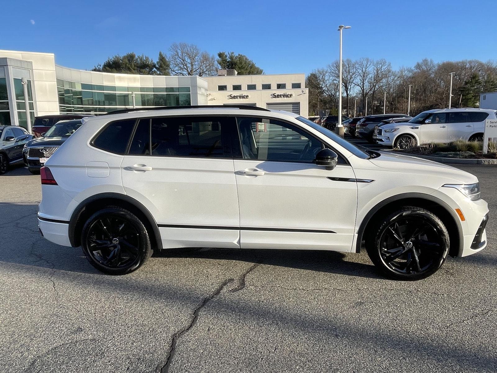 2023 Volkswagen Tiguan SE R-Line Black photo 2