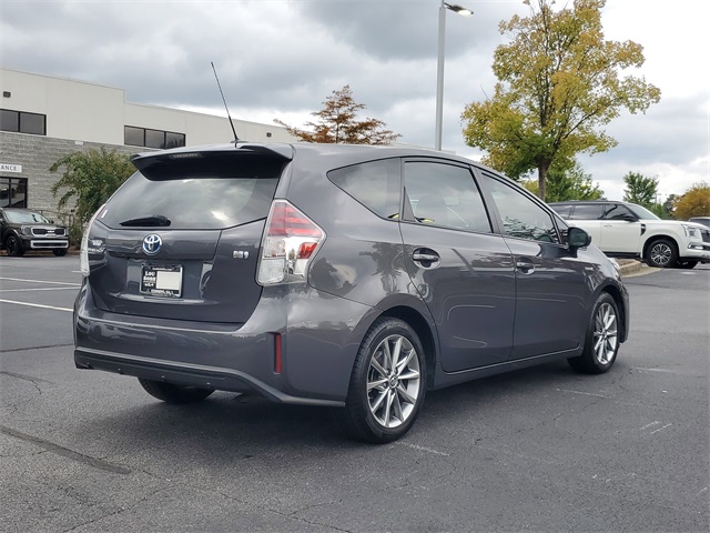 2017 Toyota Prius V Five photo 3