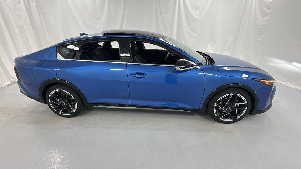 2025 Kia K4 GT-Line photo 2