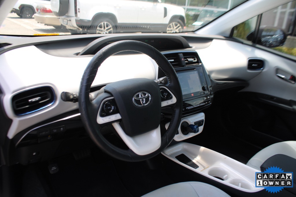 2017 Toyota Prius Four photo 2