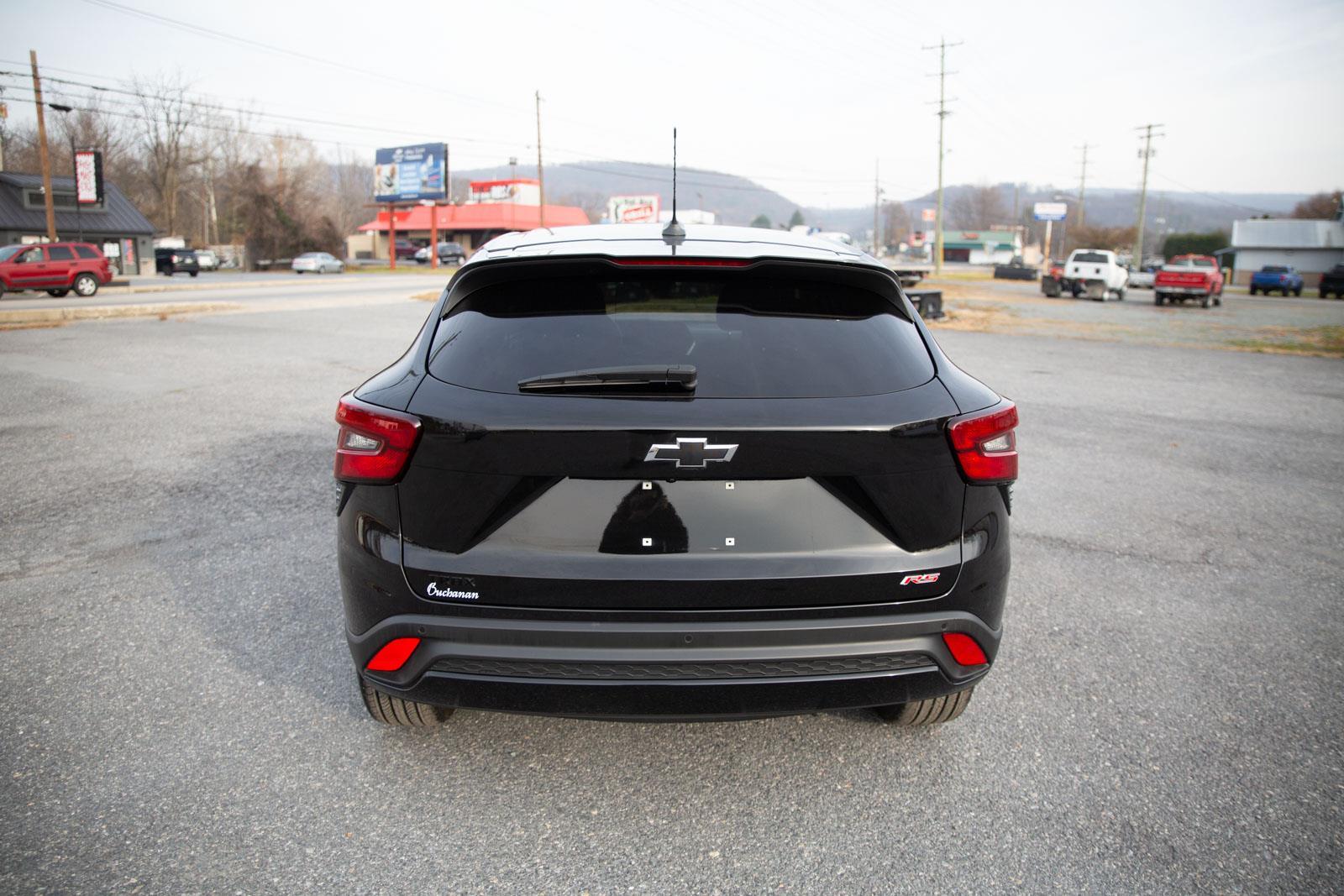 2024 Chevrolet Trax photo 2