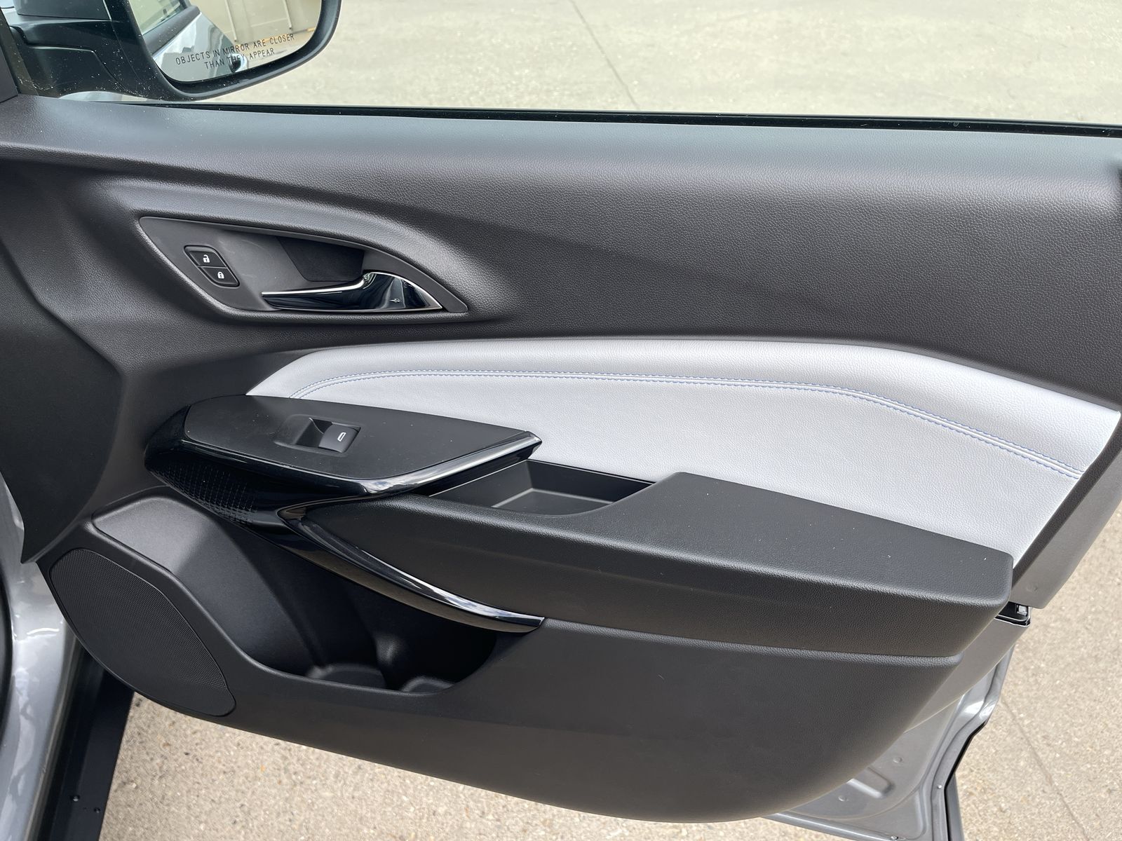 2025 Chevrolet Trax LT photo 16