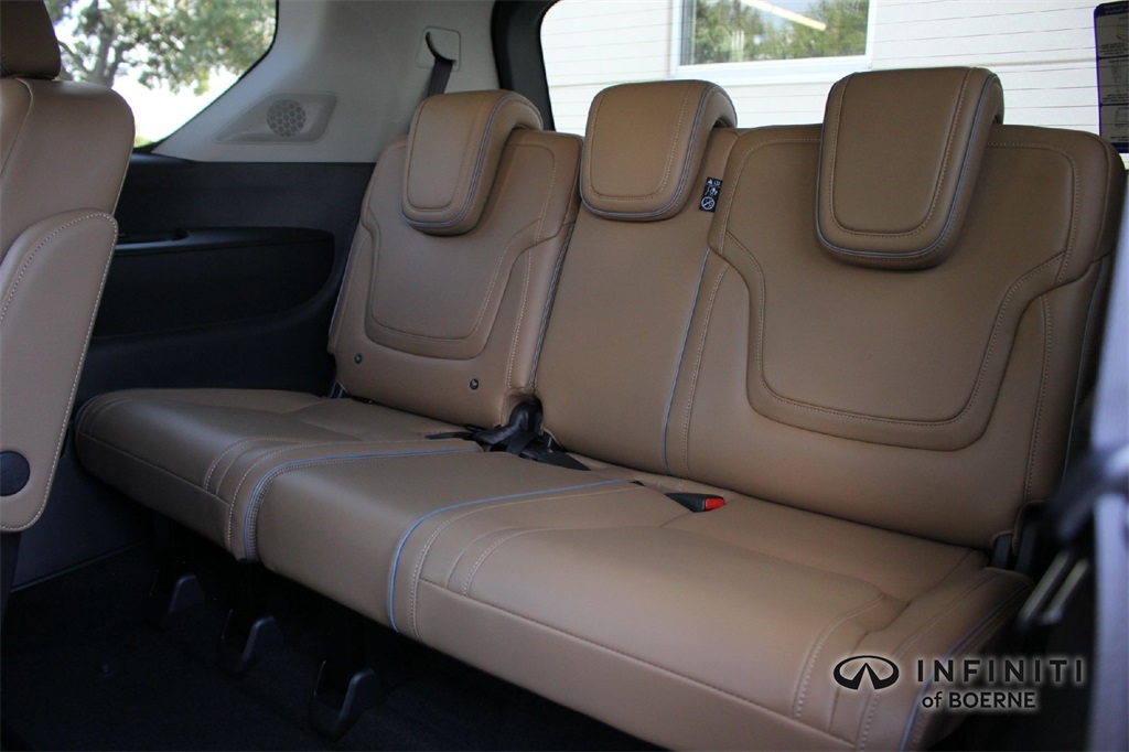 2026 Infiniti QX80 Luxe photo 18