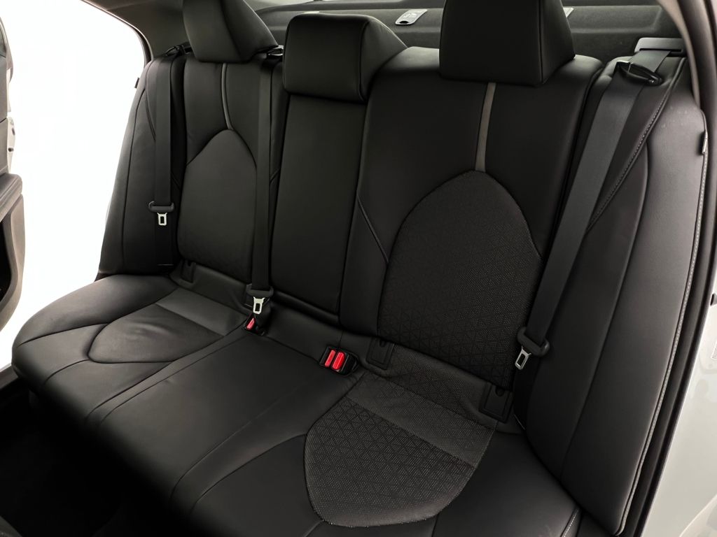 2018 Toyota Camry XSE photo 18