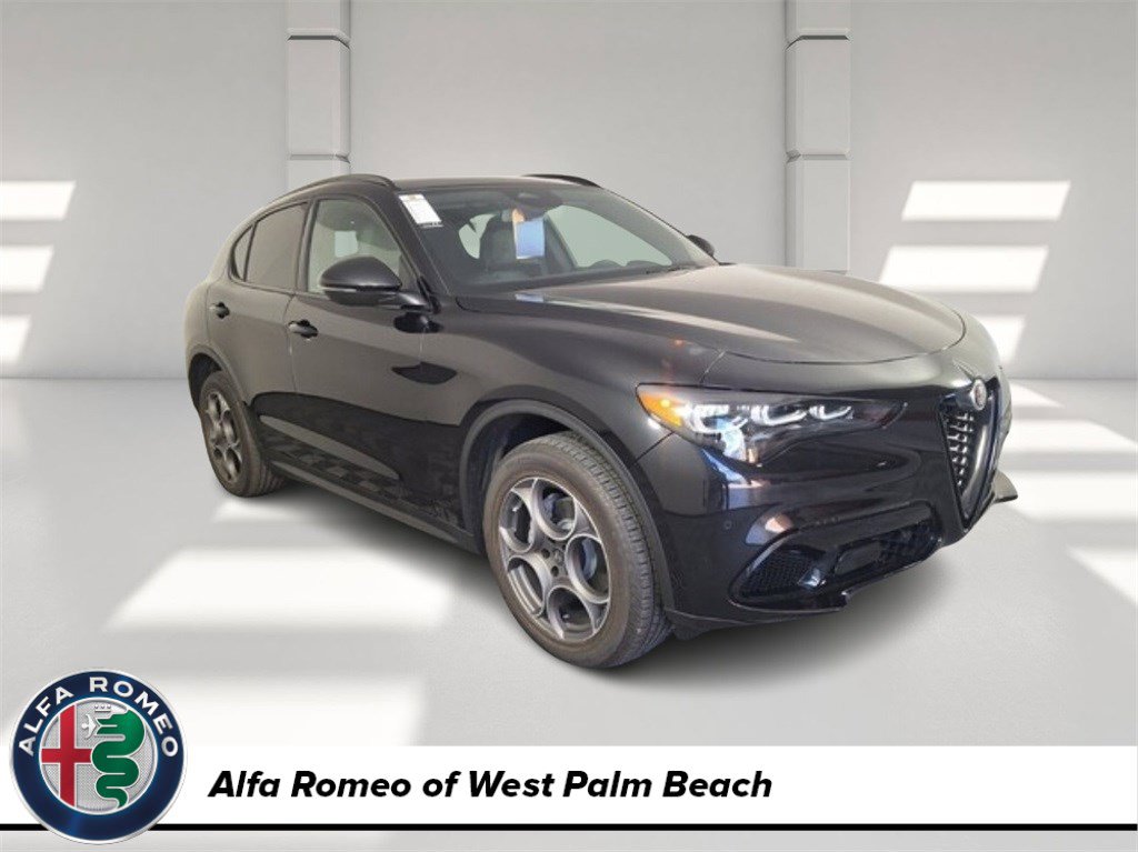 2025 Alfa Romeo Stelvio Base's photo
