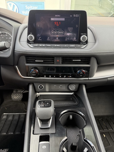 2023 Nissan Rogue SV photo 10