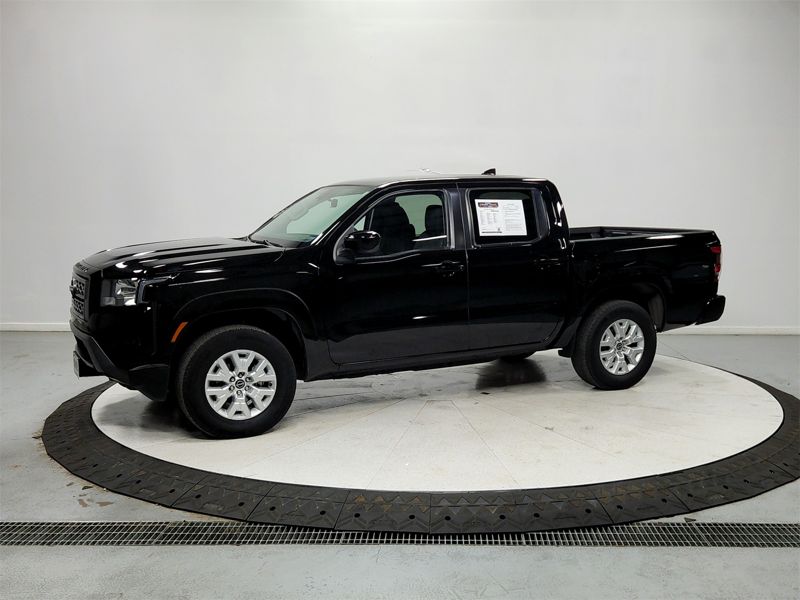 2023 Nissan Frontier SV photo 3