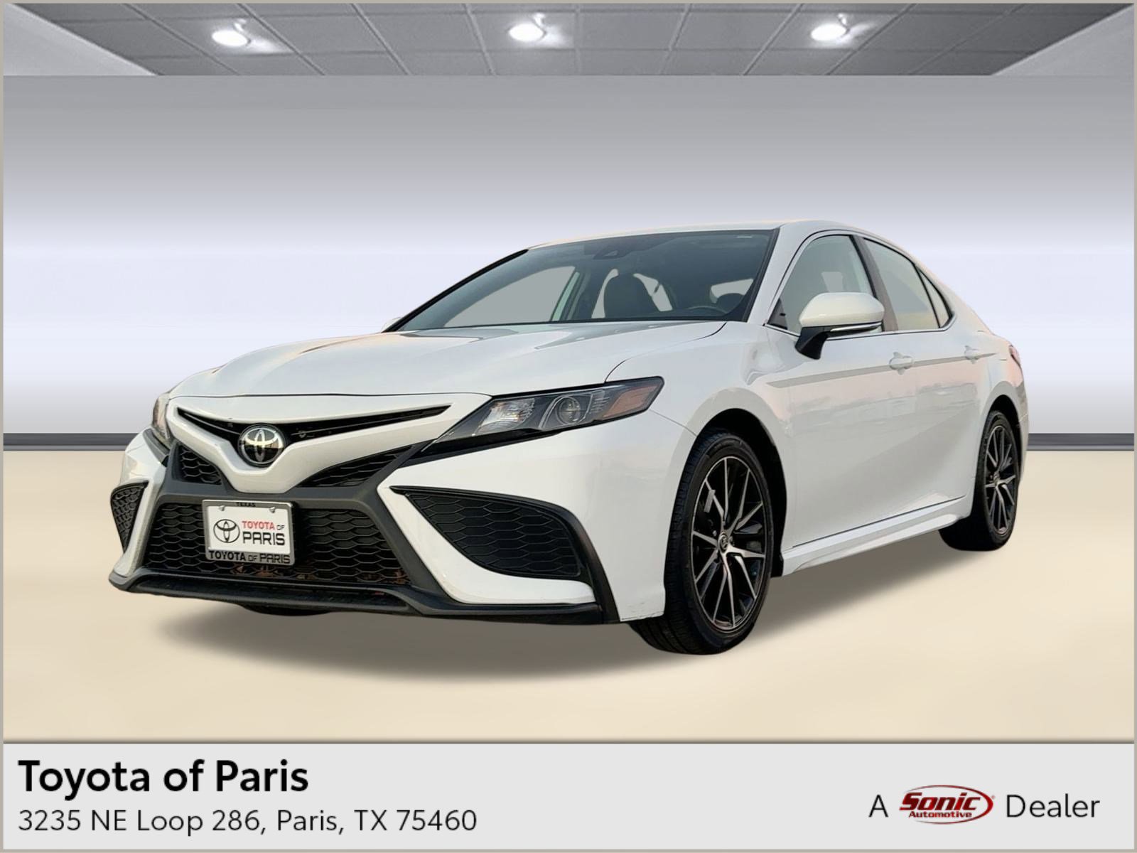 2024 Toyota Camry SE's photo