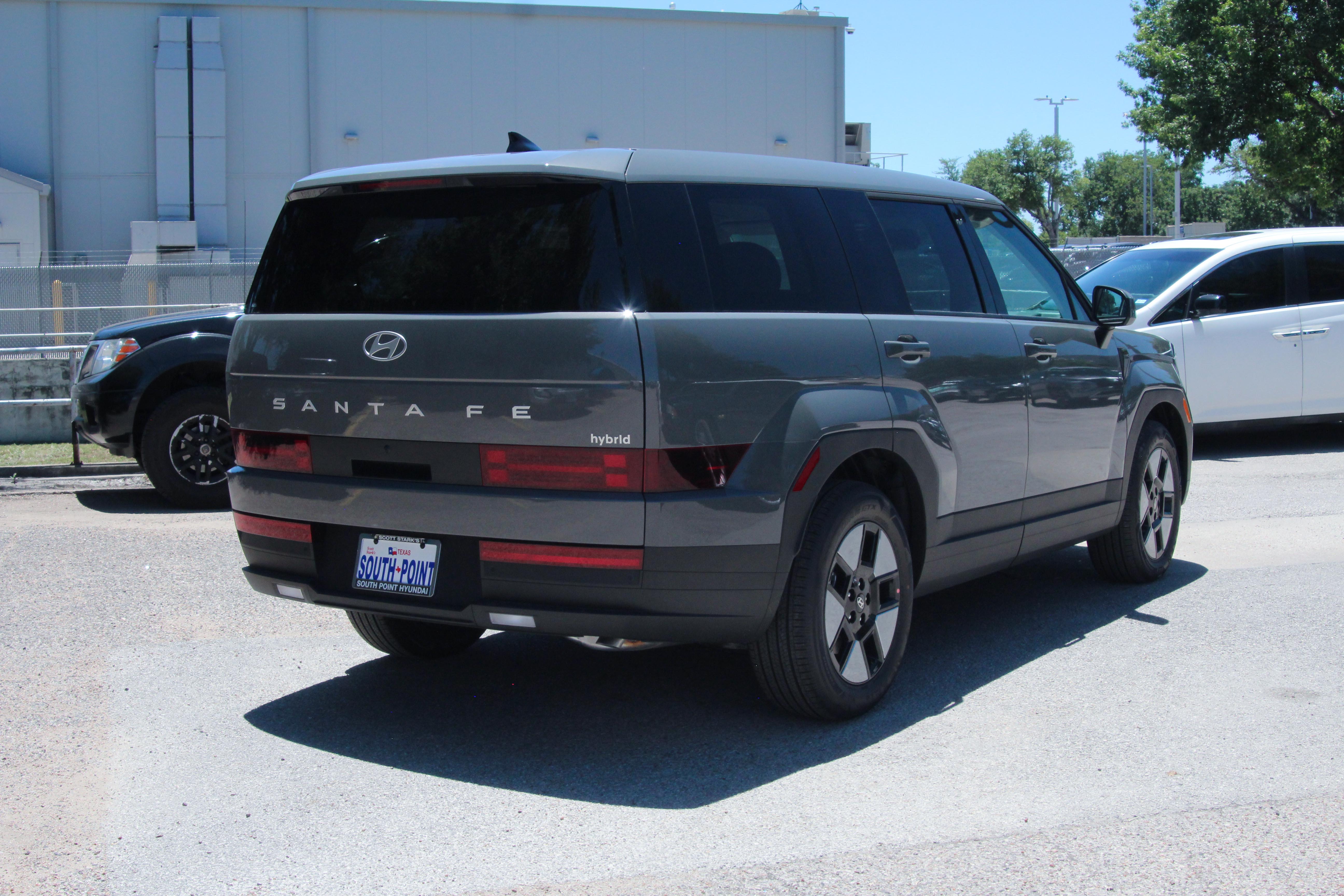2026 Hyundai Santa Fe SE photo 4