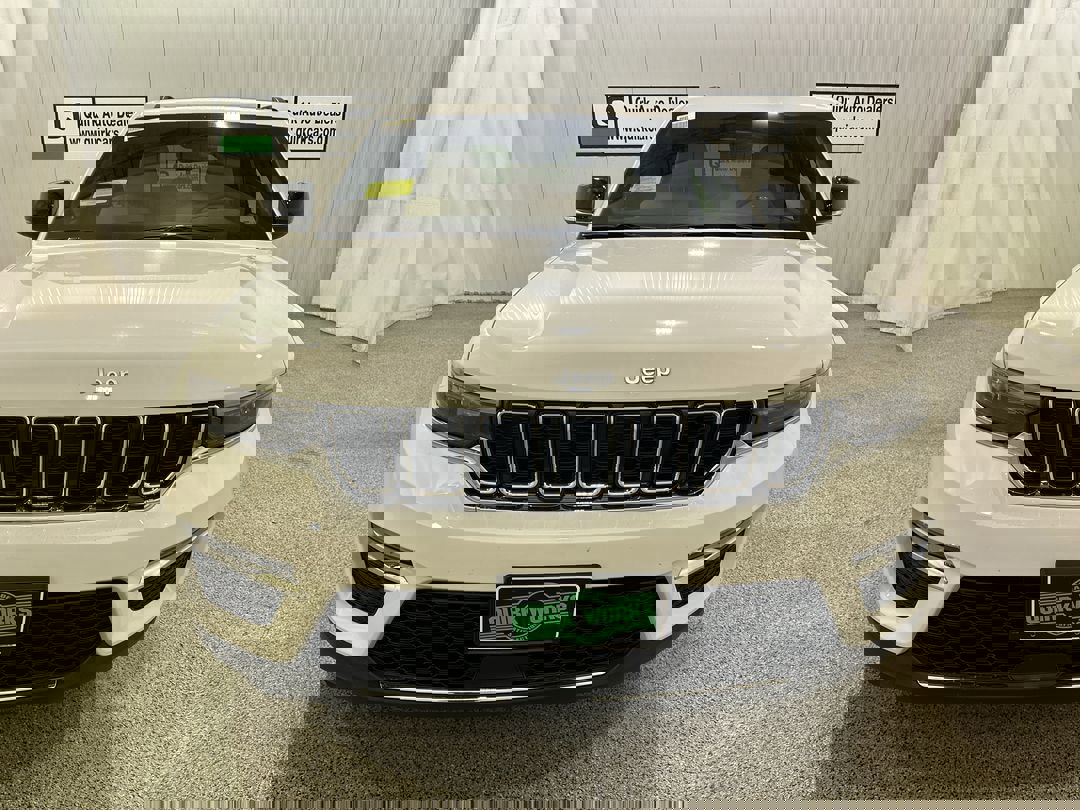 2025 Jeep Grand Cherokee Limited photo 2