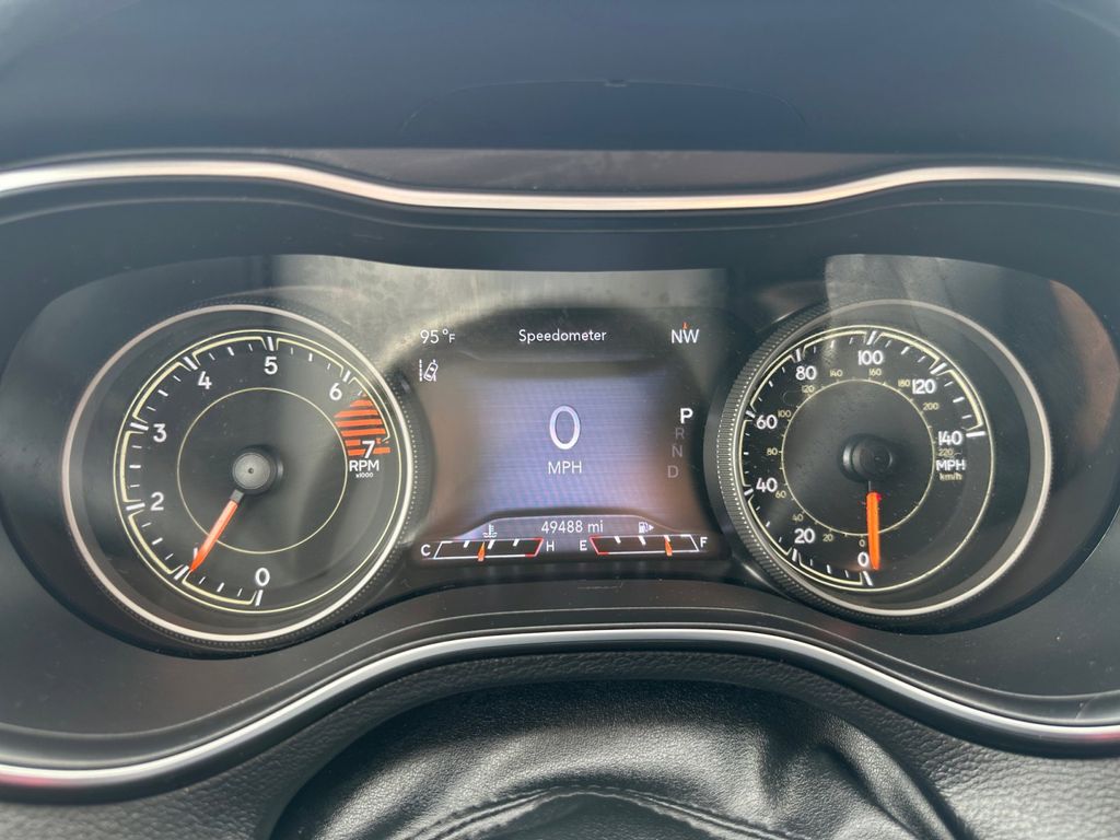 2023 Jeep Cherokee Altitude Lux photo 9