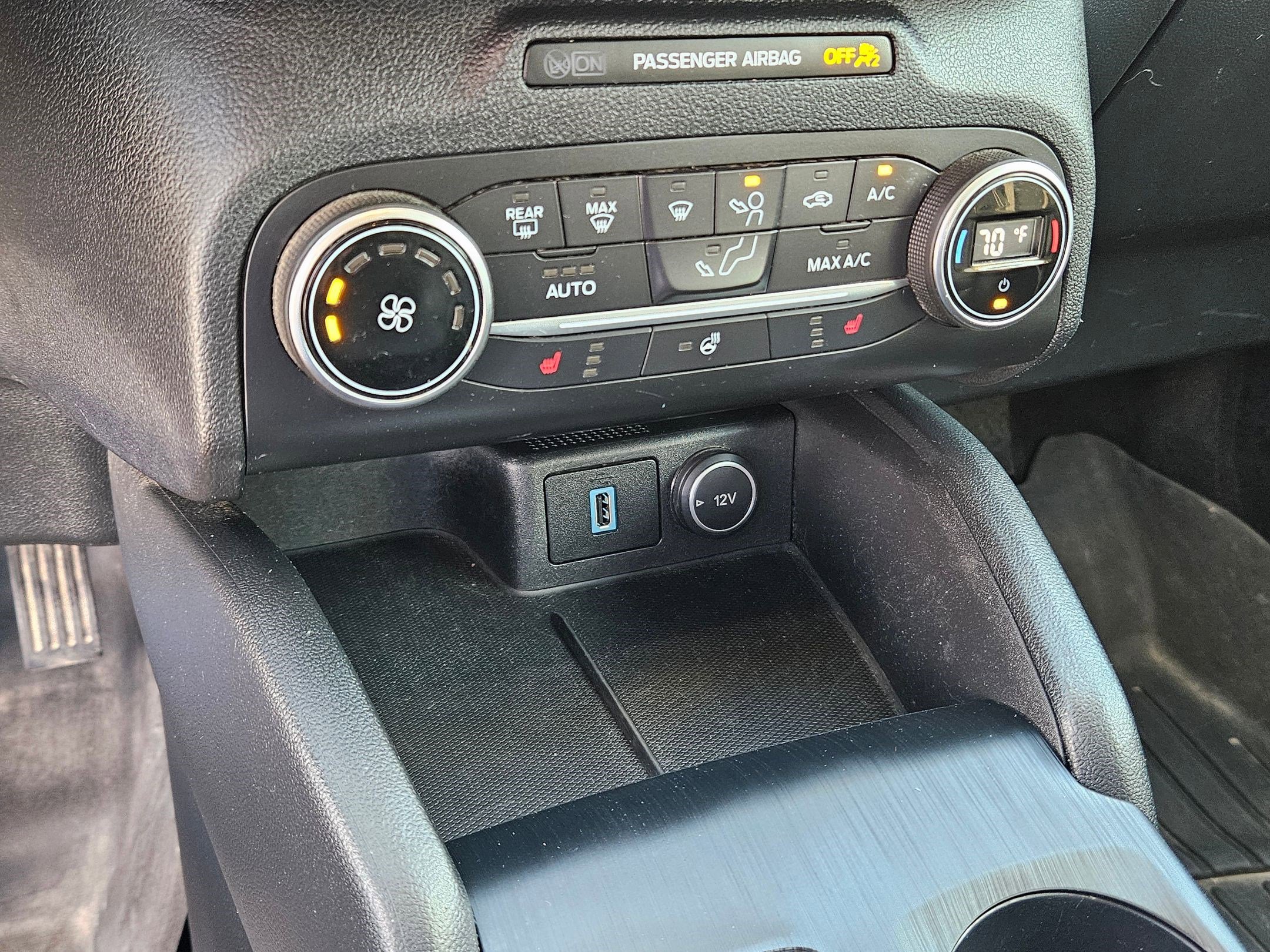 2020 Ford Escape SEL photo 24