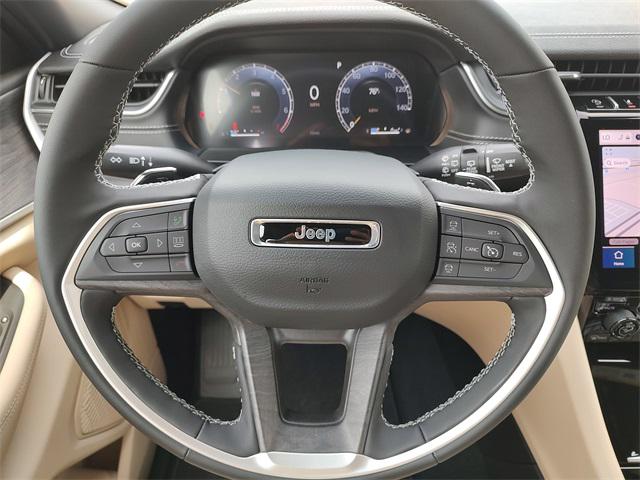 2025 Jeep Grand Cherokee Limited photo 8