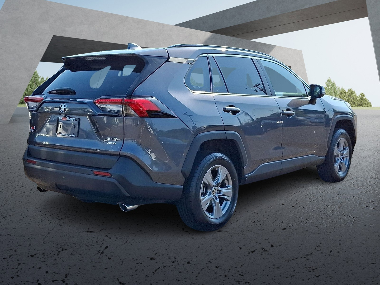 2024 Toyota RAV4 XLE photo 3
