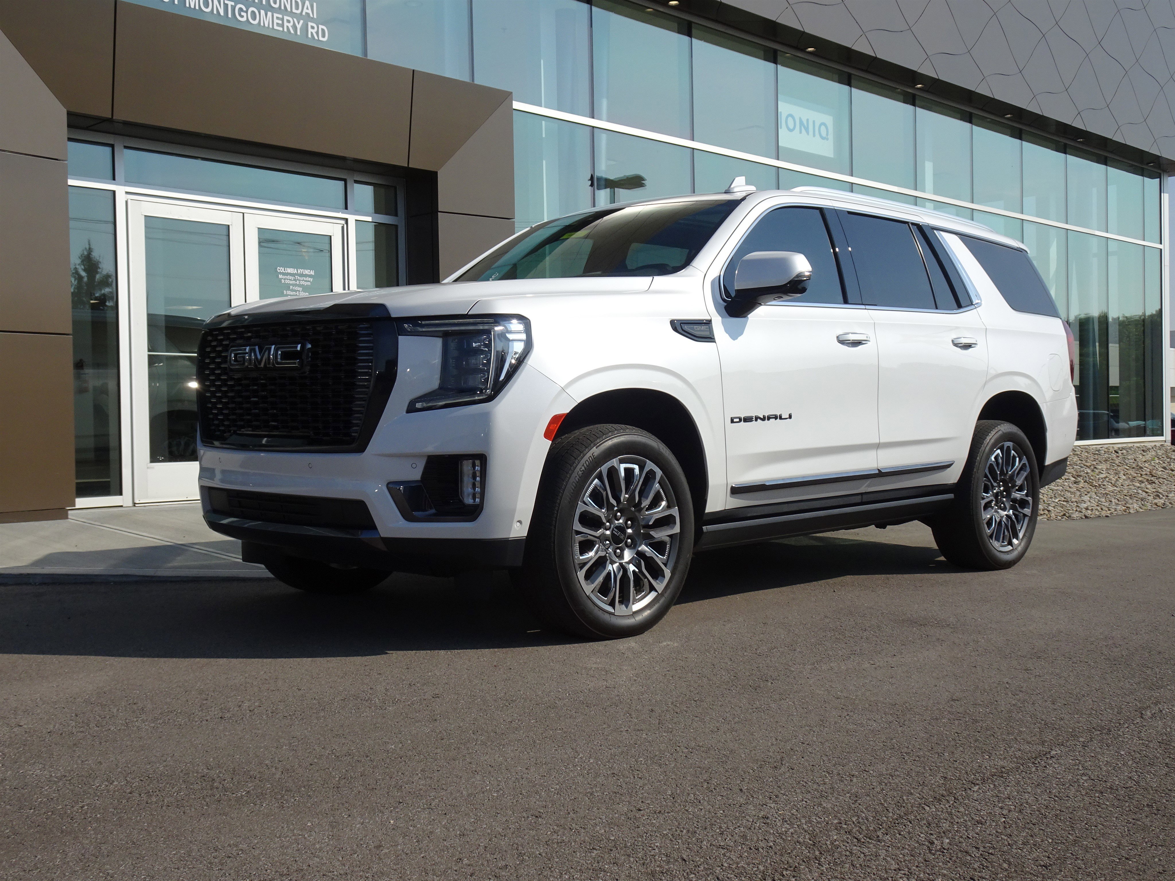 2023 GMC Yukon Denali Ultimate's photo