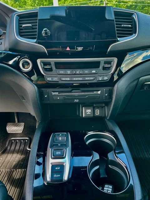 2022 Honda Pilot Touring photo 8