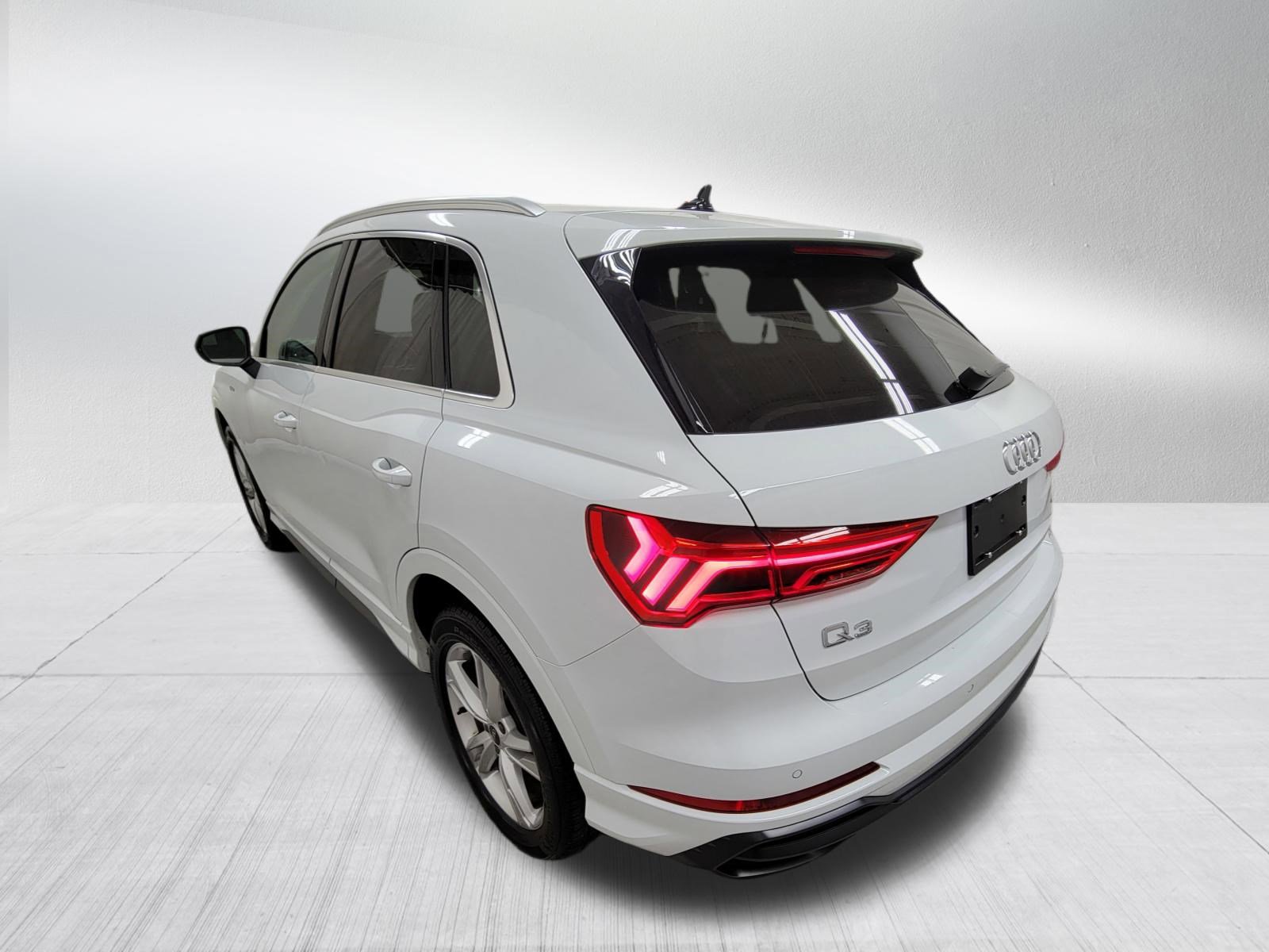 2022 Audi Q3 S line Premium Plus photo 4