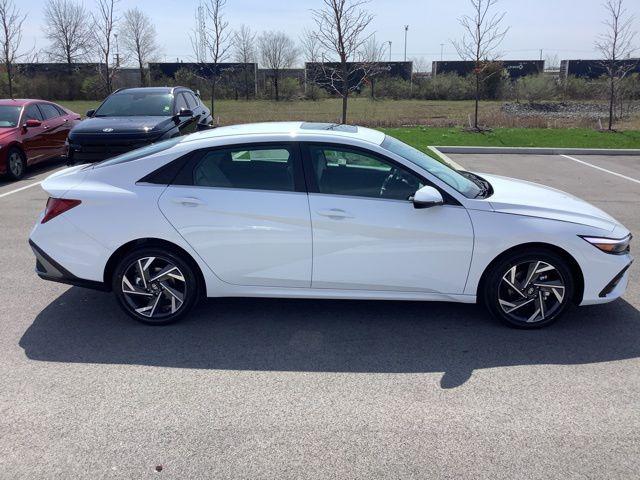2025 Hyundai Elantra Hybrid Limited photo 4