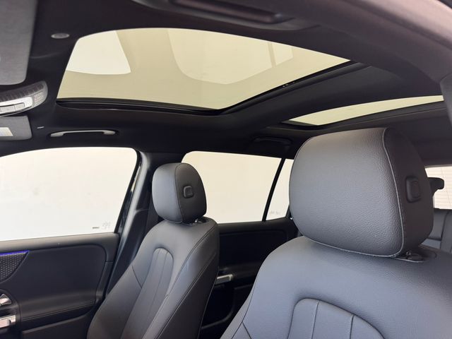 2026 Mercedes Benz GLB 250 photo 2