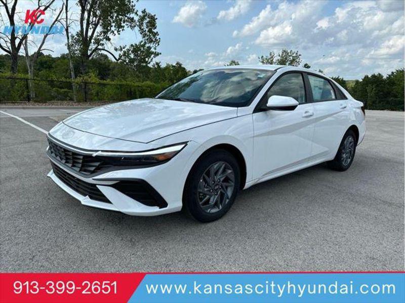 2025 Hyundai Elantra Blue's photo