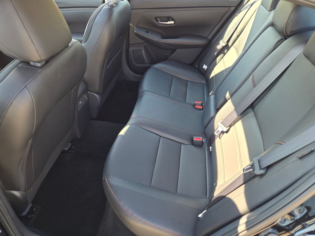 2024 Nissan Sentra SR photo 13