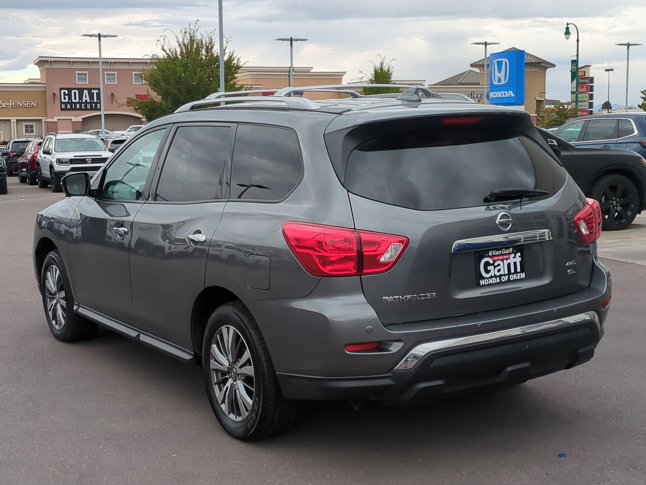 2019 Nissan Pathfinder SL photo 5