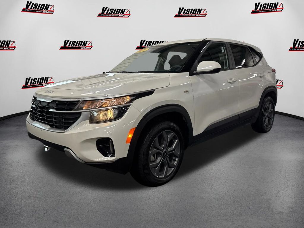2025 Kia Seltos LX's photo