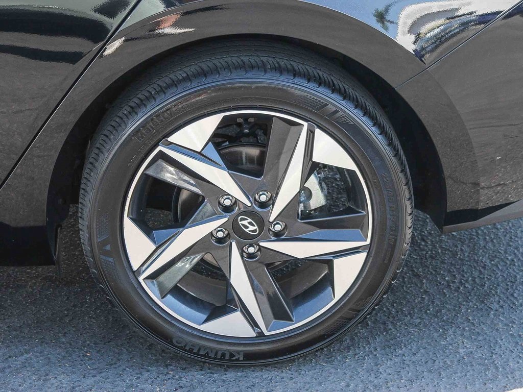 2023 Hyundai Elantra SEL photo 6