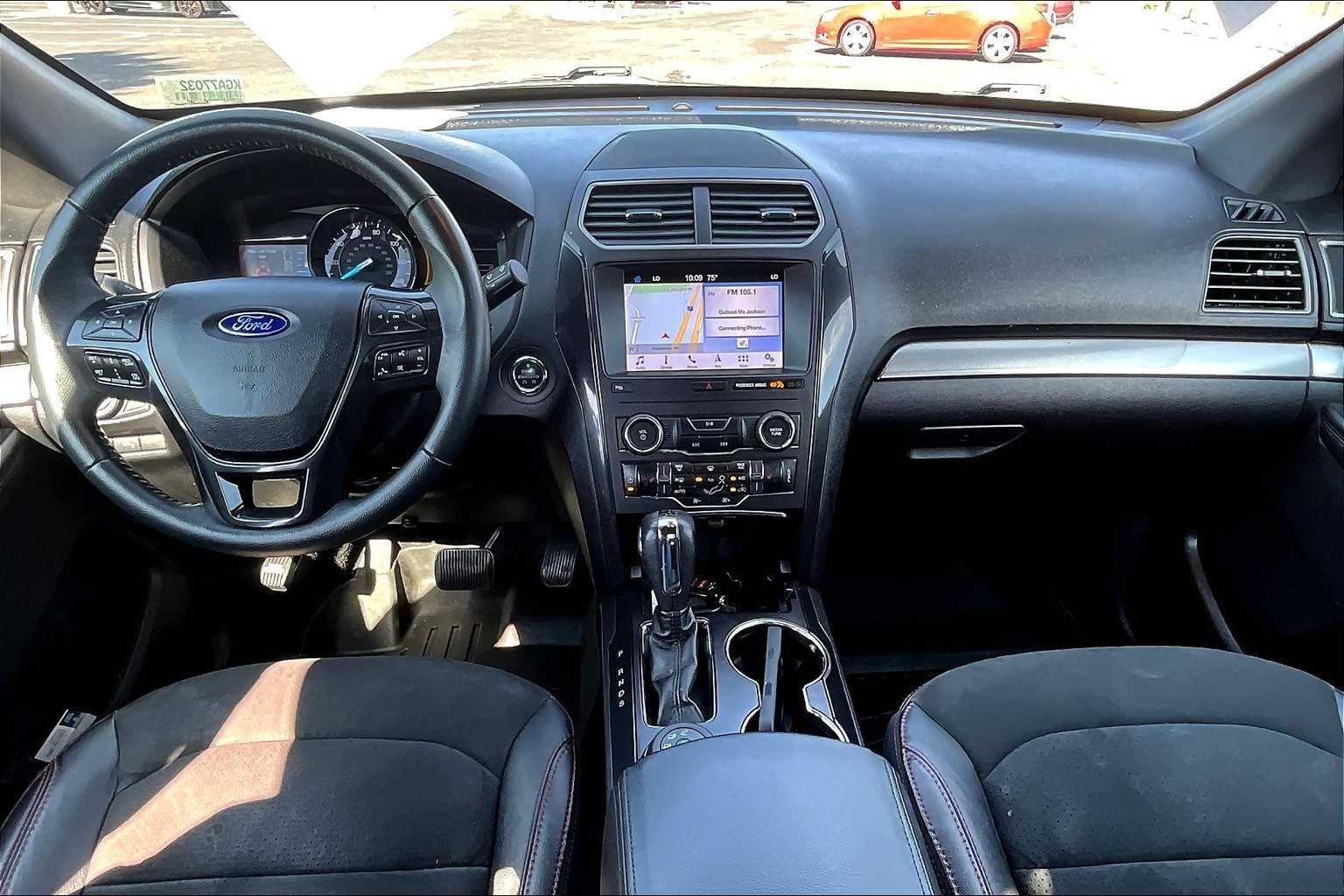 2019 Ford Explorer XLT photo 9