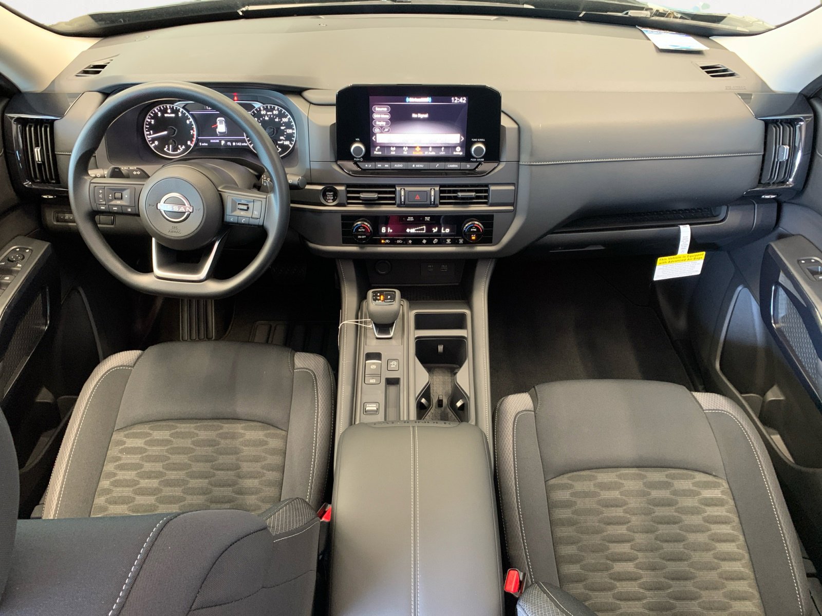 2025 Nissan Pathfinder S photo 3
